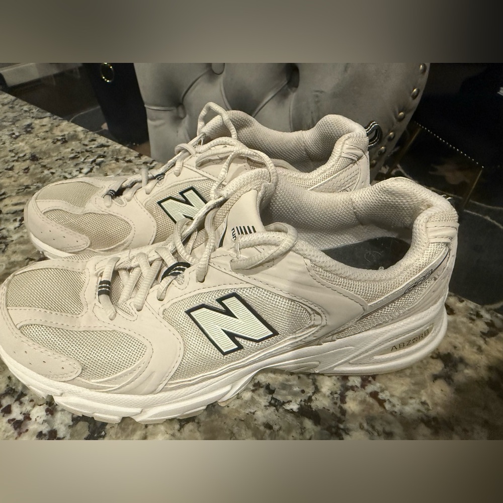New Balance 530 women's Running Shoes 8.5 great condition!